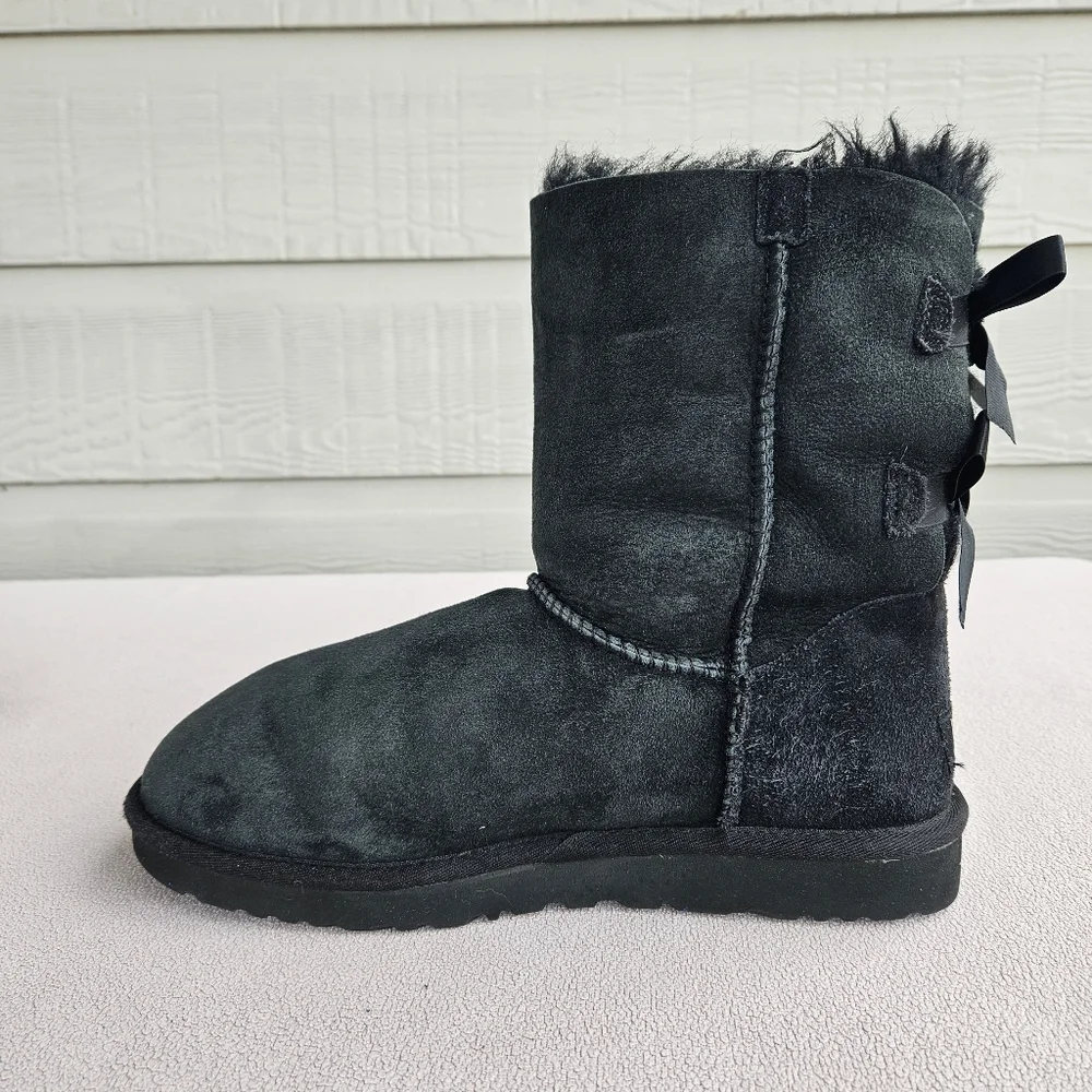 UGG Bailey Bow II Black Suede Sheepskin Winter Boot Women SZ 9 Pull On